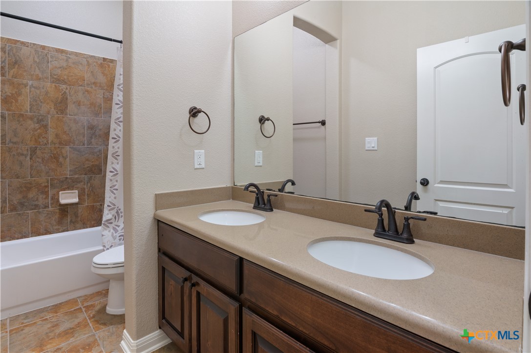 2420 Champions Corner Drive Property Photo 34
