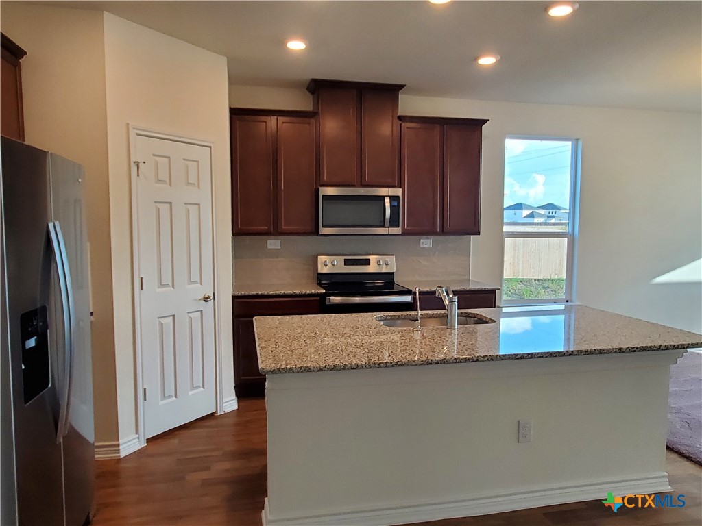 4005 Woodside Drive Property Photo 6