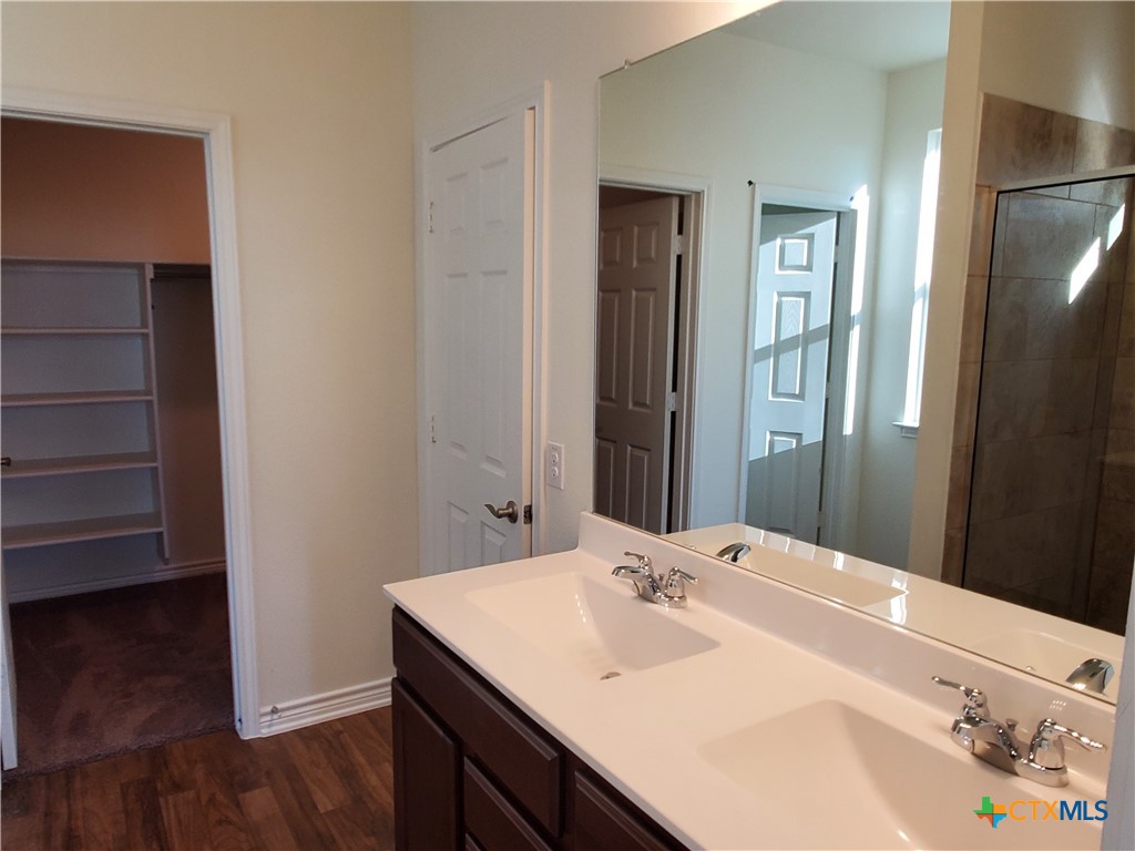 4005 Woodside Drive Property Photo 11