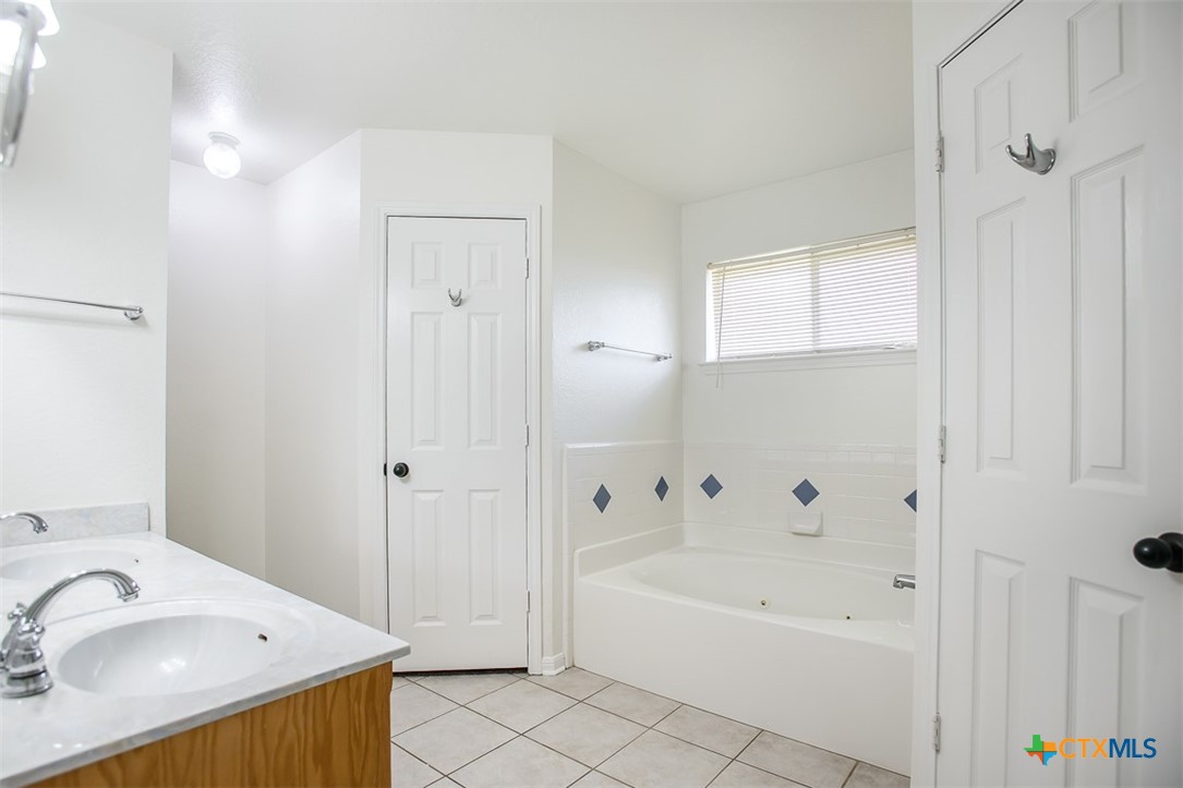 4902 Slate Court Property Photo 17