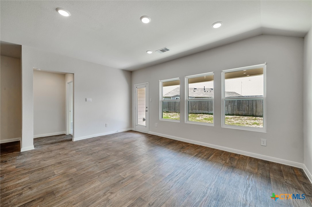 1306 Camden Lane Property Photo 12