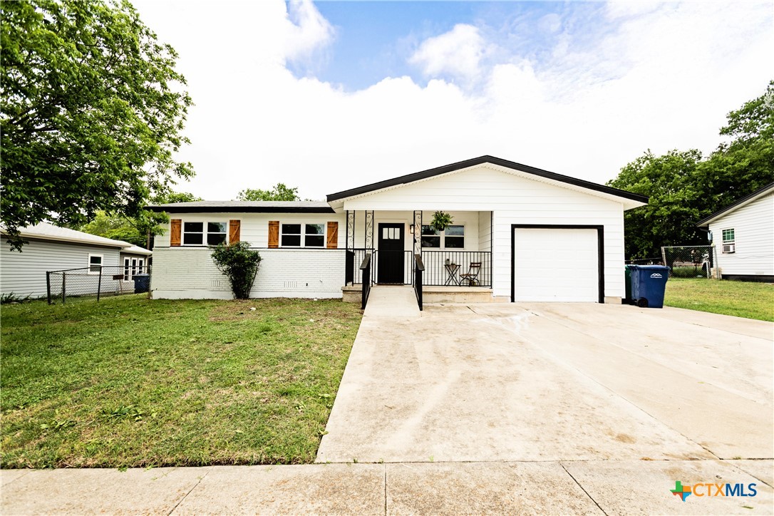 2111 Brantley Avenue Property Photo 3