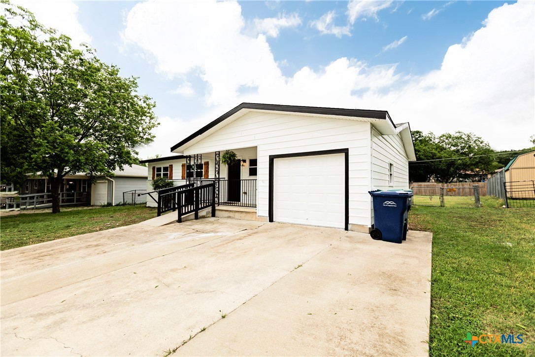 2111 Brantley Avenue Property Photo 5