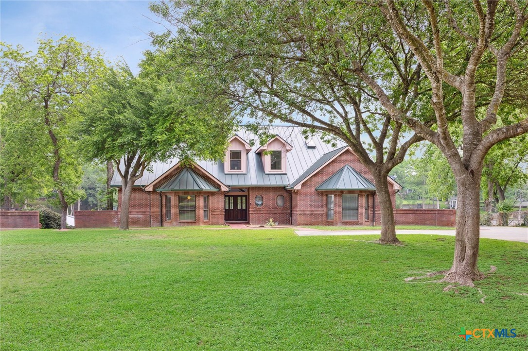 640 Woodlake Drive Property Photo