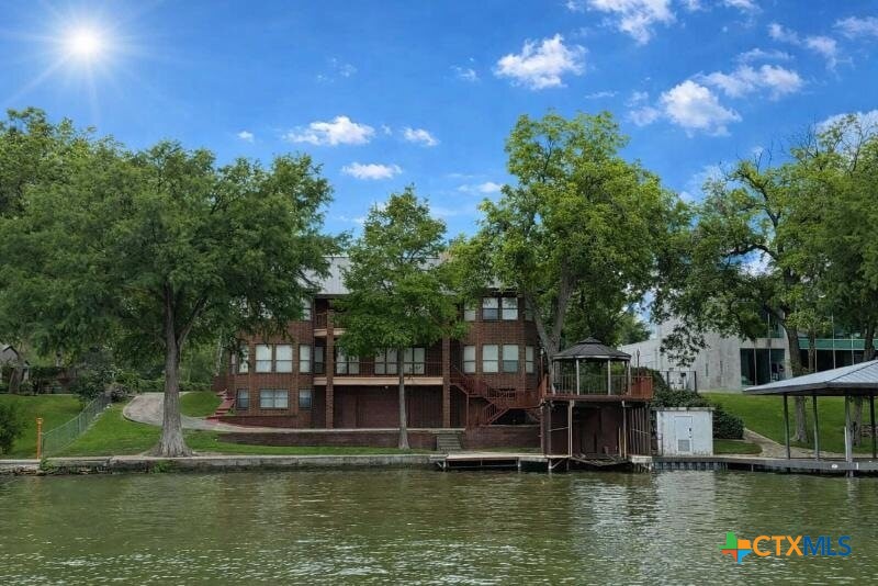 640 Woodlake Drive Property Photo 1