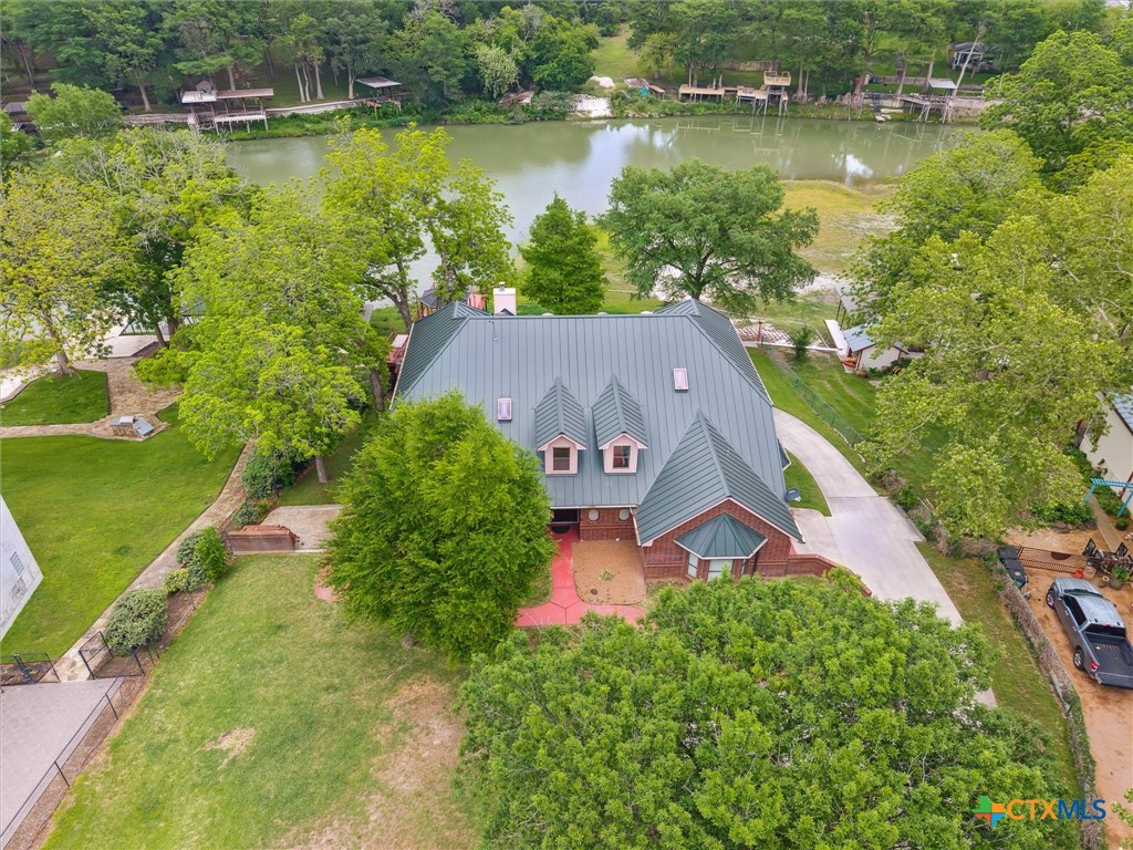 640 Woodlake Drive Property Photo 3