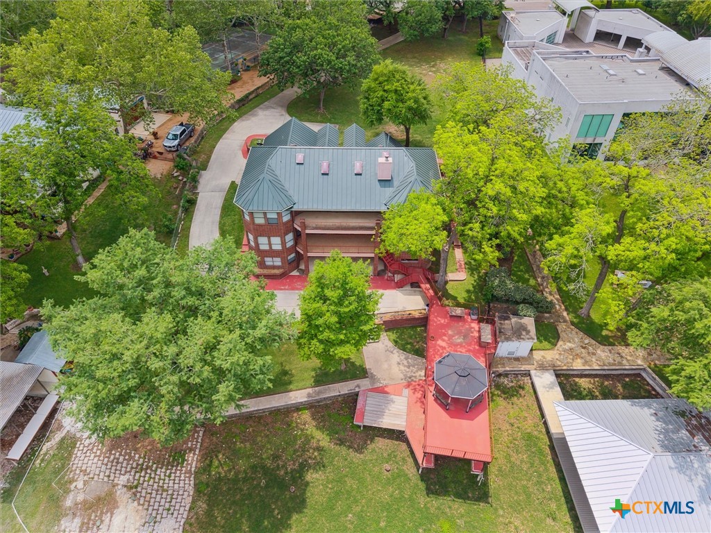 640 Woodlake Drive Property Photo 7