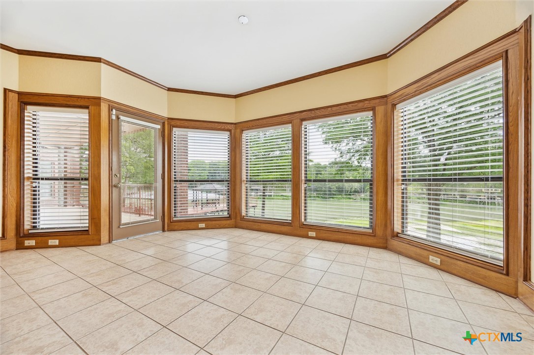 640 Woodlake Drive Property Photo 9