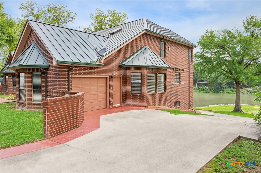 640 Woodlake Drive Property Photo 10