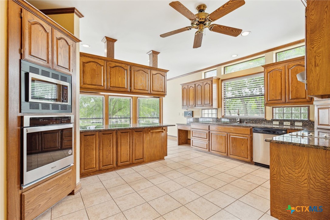 640 Woodlake Drive Property Photo 14