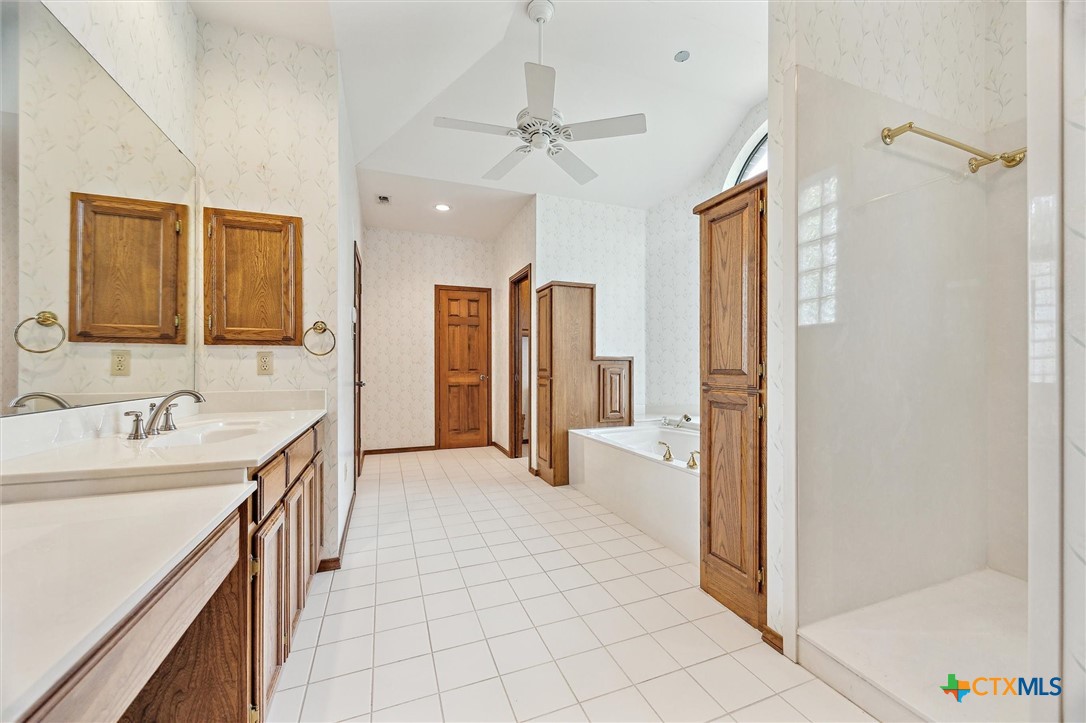 640 Woodlake Drive Property Photo 17