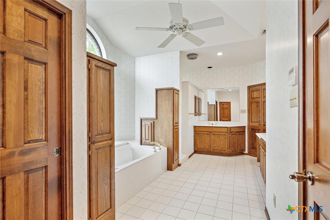 640 Woodlake Drive Property Photo 18