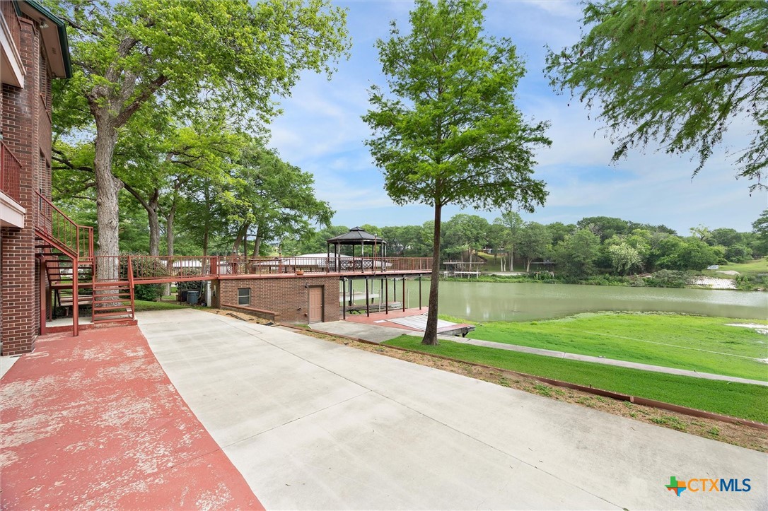 640 Woodlake Drive Property Photo 37