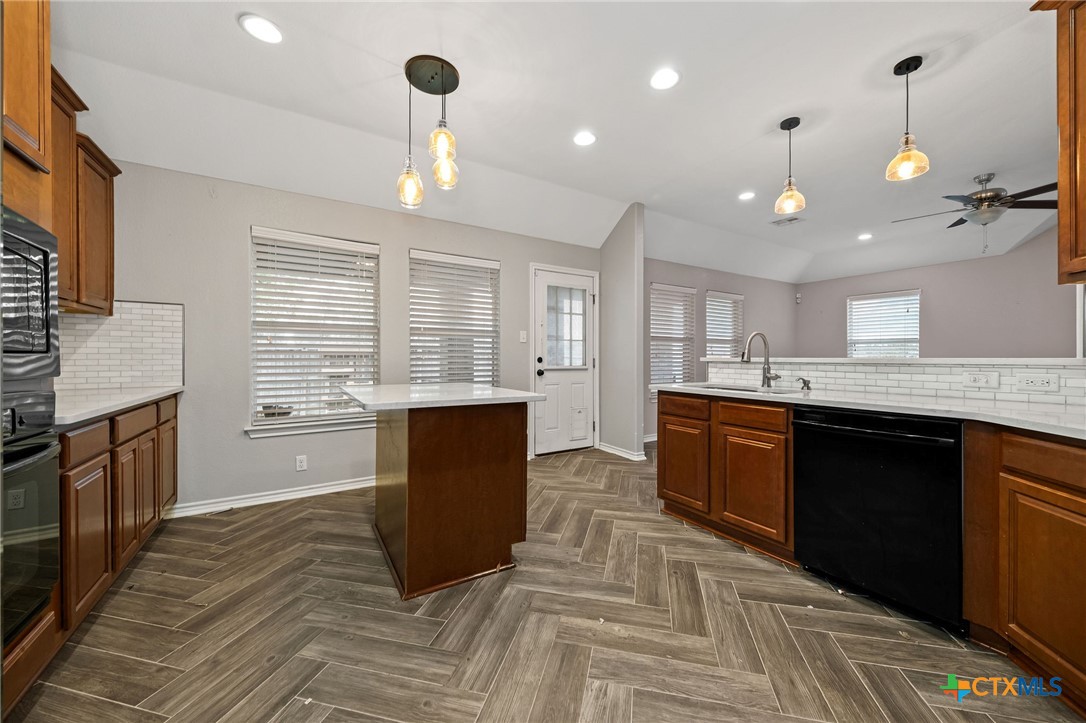 206 W Club View Property Photo 12