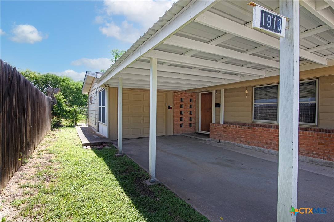 1913 S 51st Street Property Photo 2