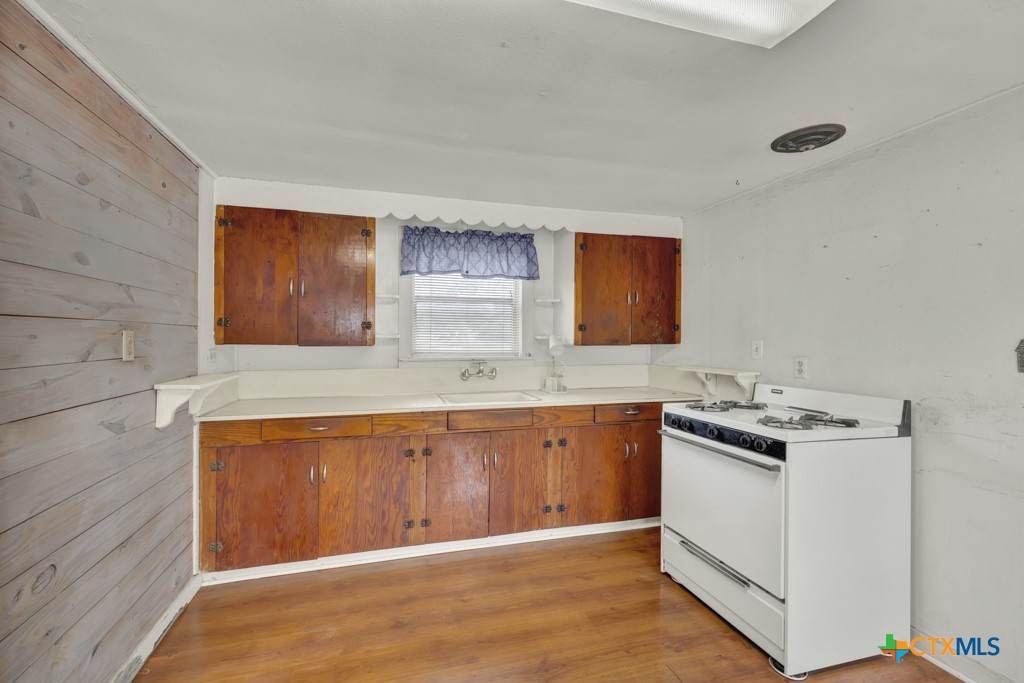 1959 Gruene Road Property Photo 9