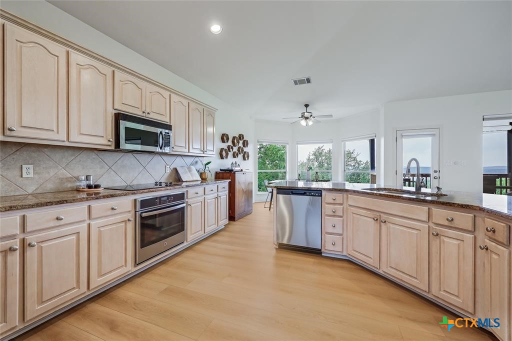 20718 Camel Back Street Property Photo 12