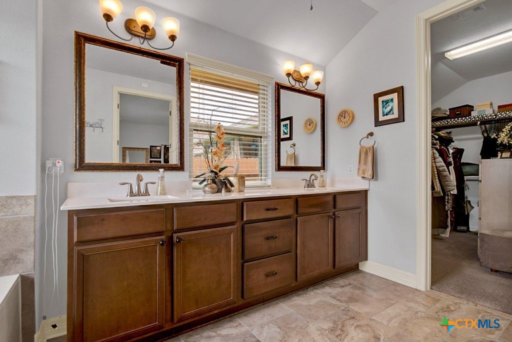 226 Pincea Place Property Photo 22