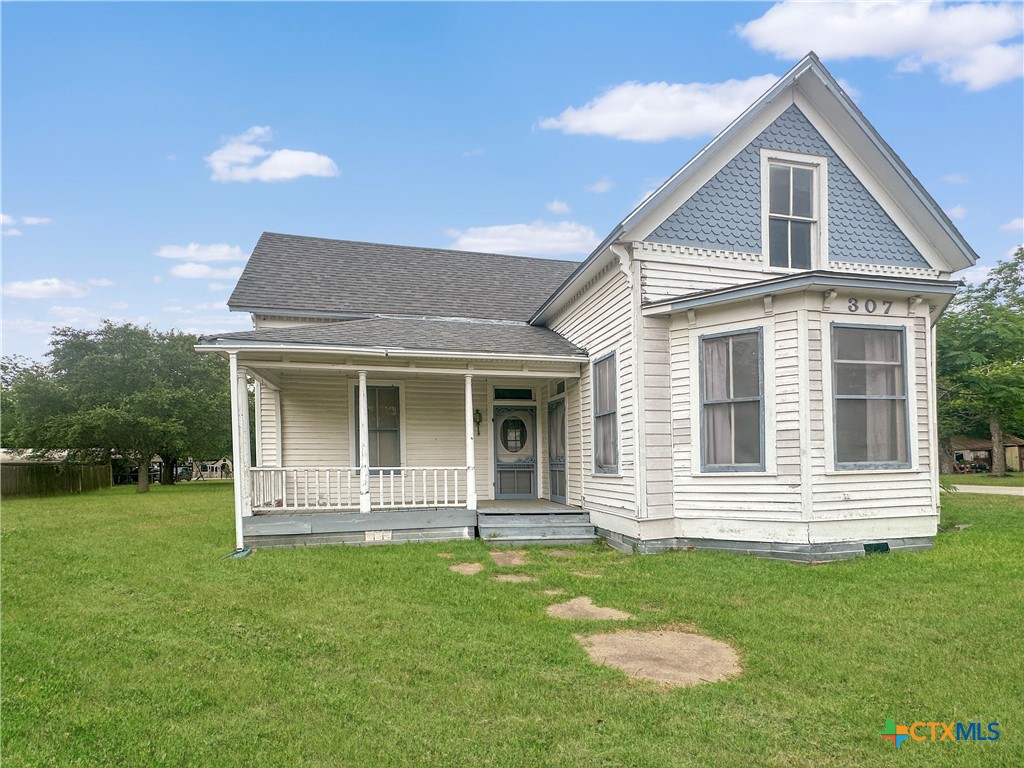 307 N Pecan Property Photo 1