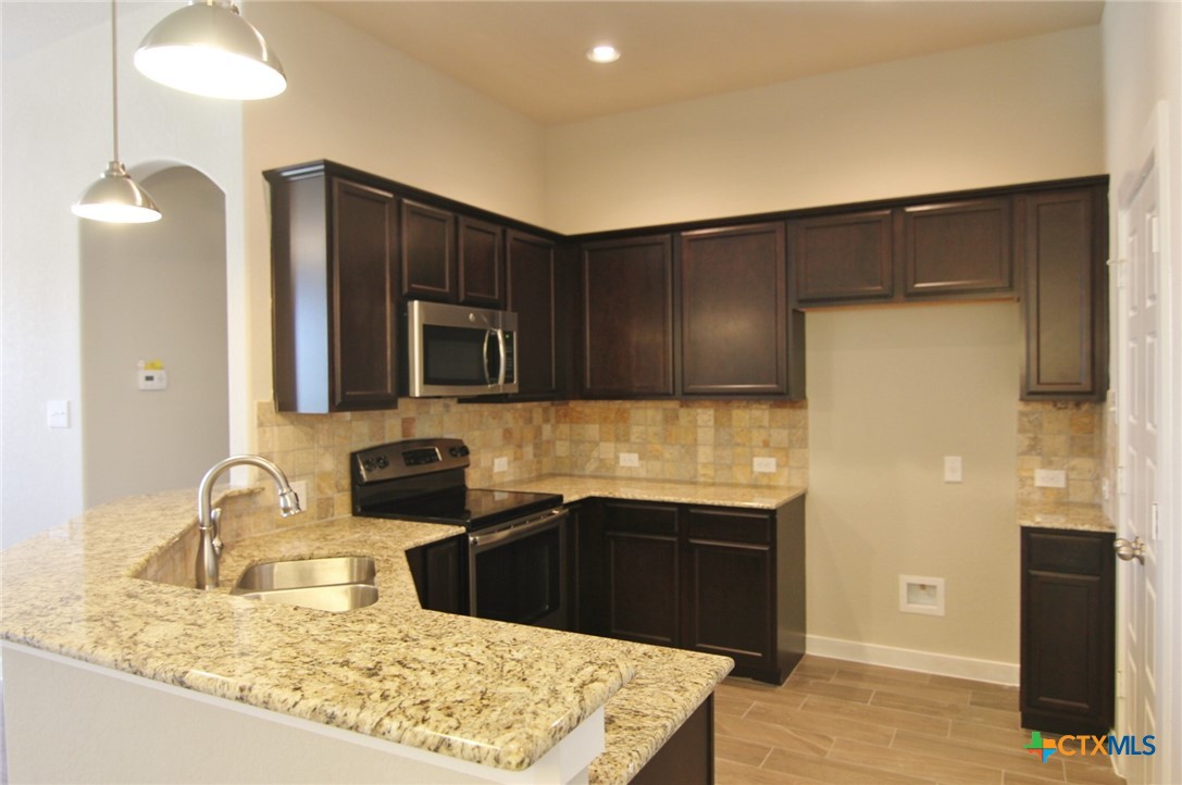 553 Creekside Forest Property Photo 4