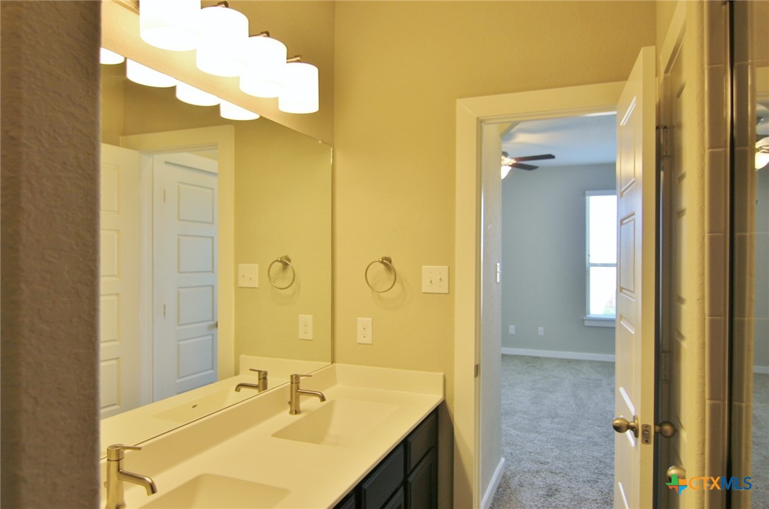 553 Creekside Forest Property Photo 7