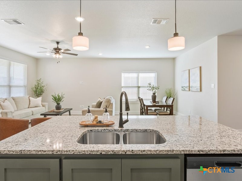 1974 Rosson Street Property Photo 5