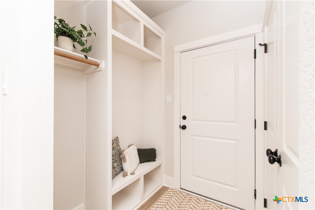 1974 Rosson Street Property Photo 6