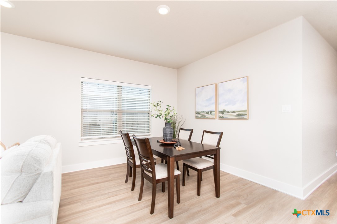 1974 Rosson Street Property Photo 8