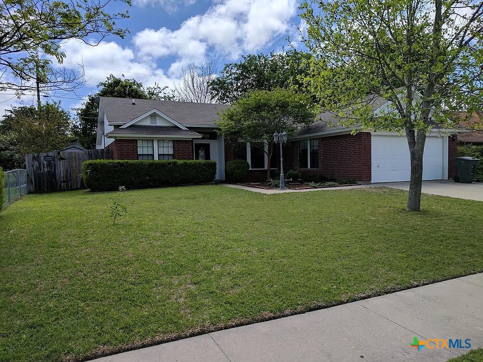 1502 Stratford Drive Property Photo 1