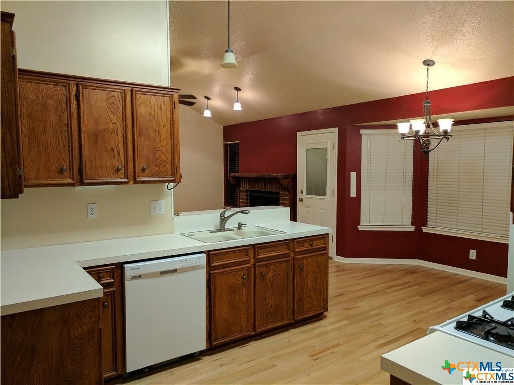 1502 Stratford Drive Property Photo 3