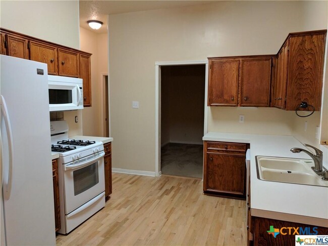 1502 Stratford Drive Property Photo 4