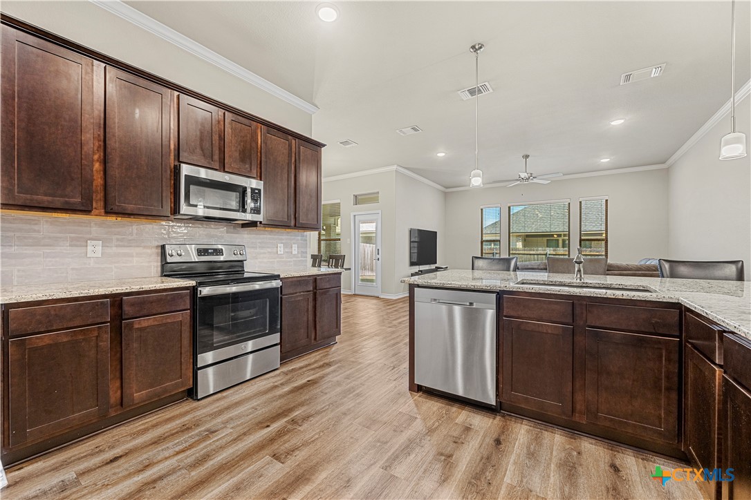 1527 Cobble Hill Court Property Photo 12