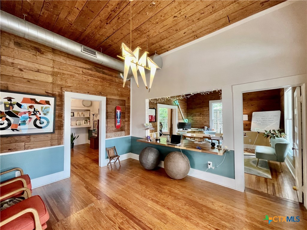 219 N Comanche Street Property Photo 4