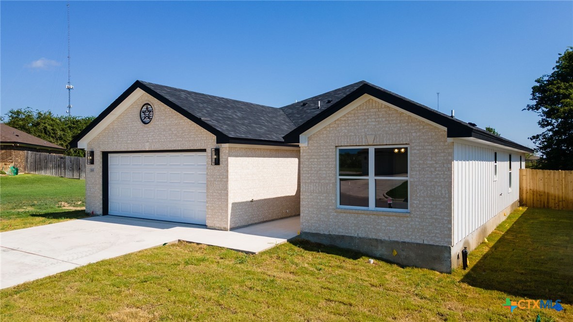 2115 Blackhawk Loop Property Photo 2