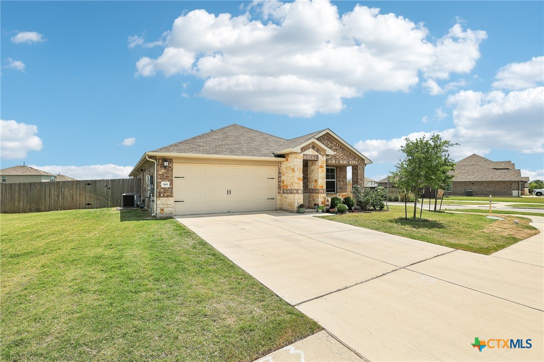 300 Golden Plains Parkway Property Photo 3