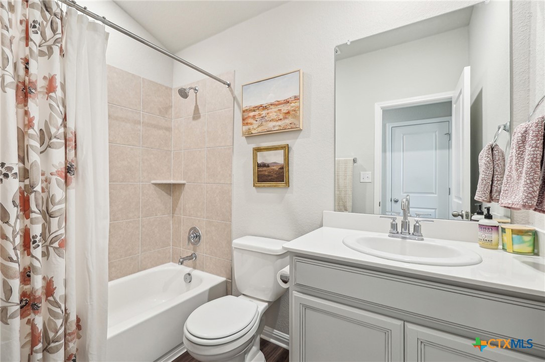 300 Golden Plains Parkway Property Photo 17