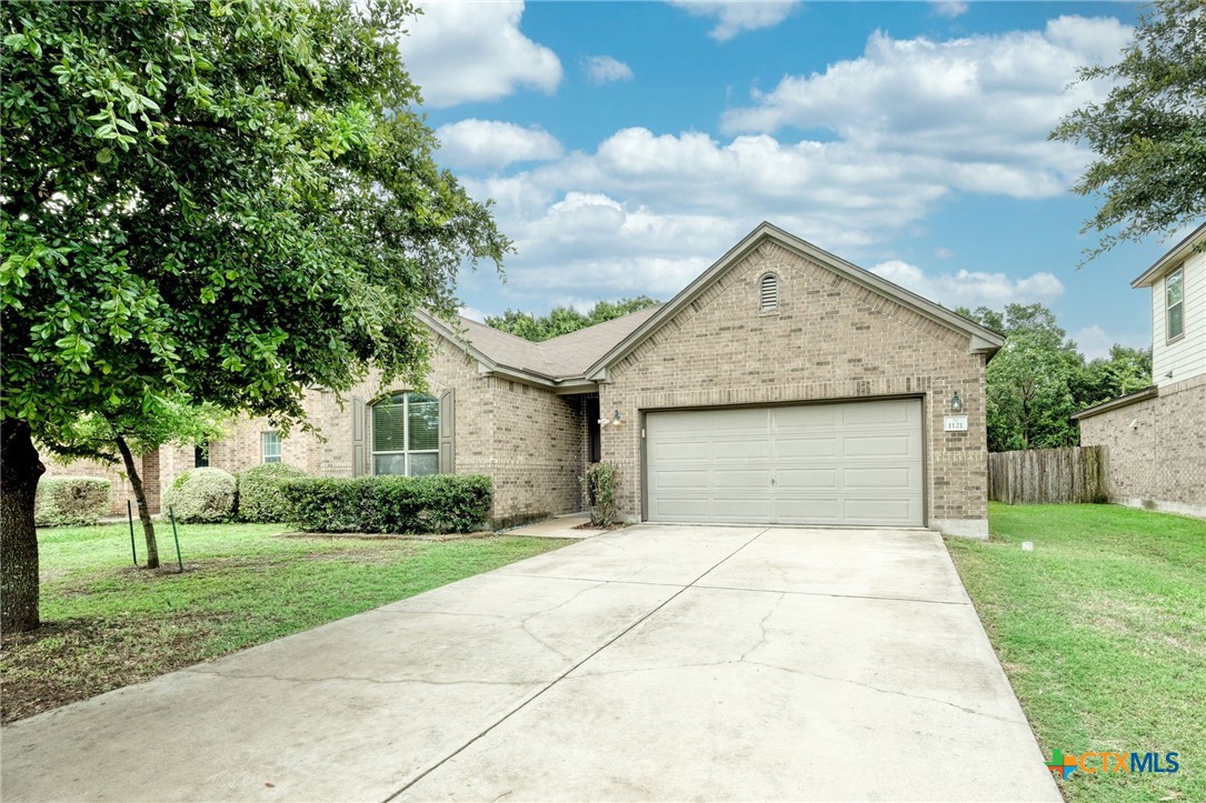 1121 Hyde Park Drive Property Photo 1