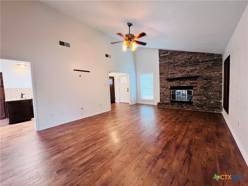 1702 Fox Trail Property Photo 4