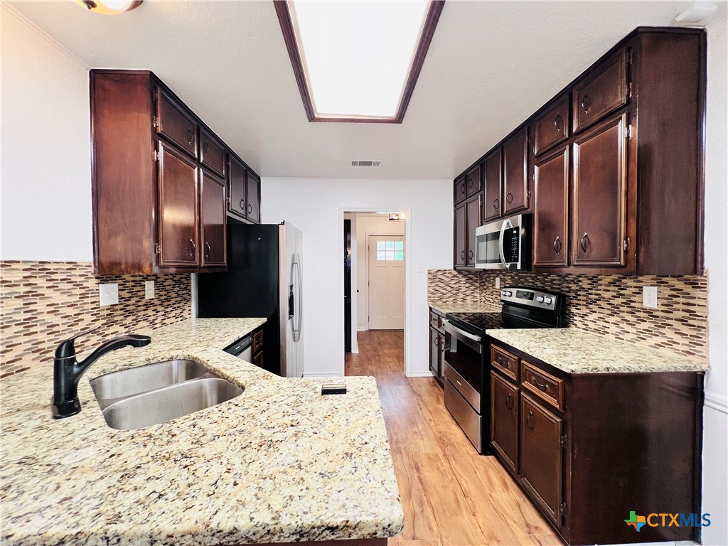 1702 Fox Trail Property Photo 6