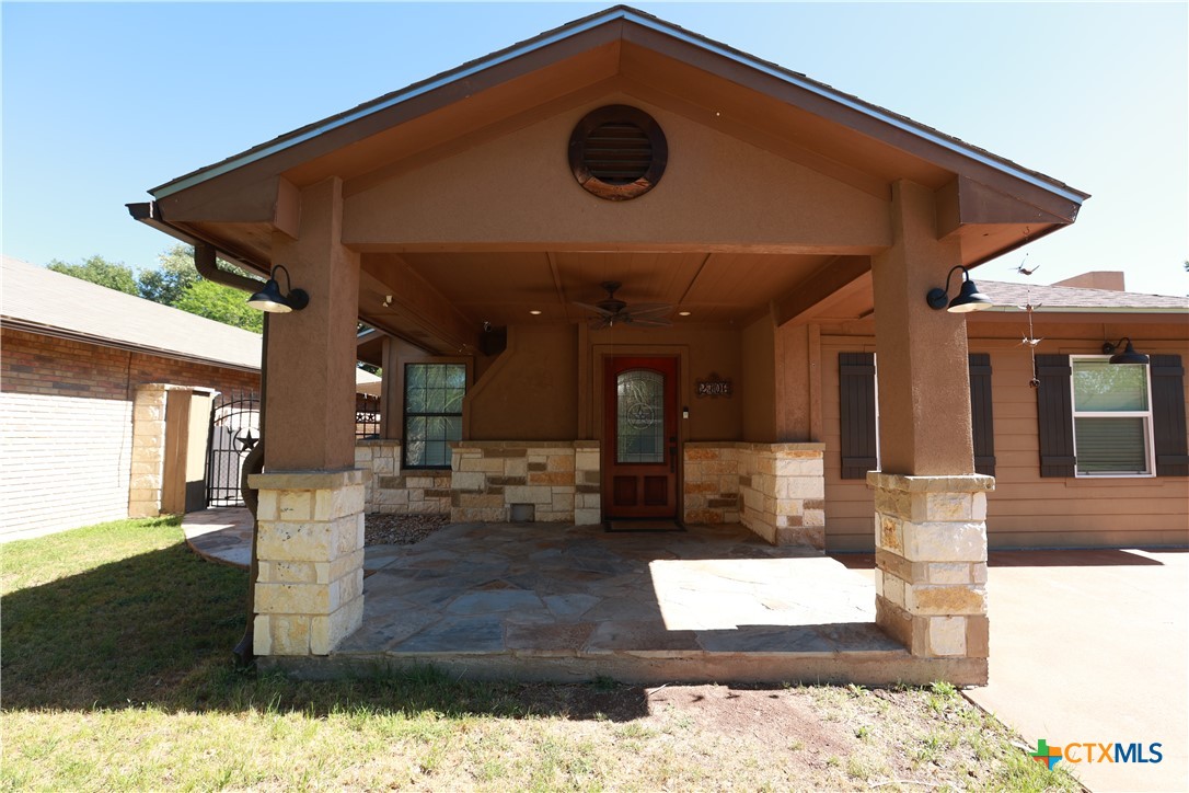 2706 Bowie Trail Property Photo 1