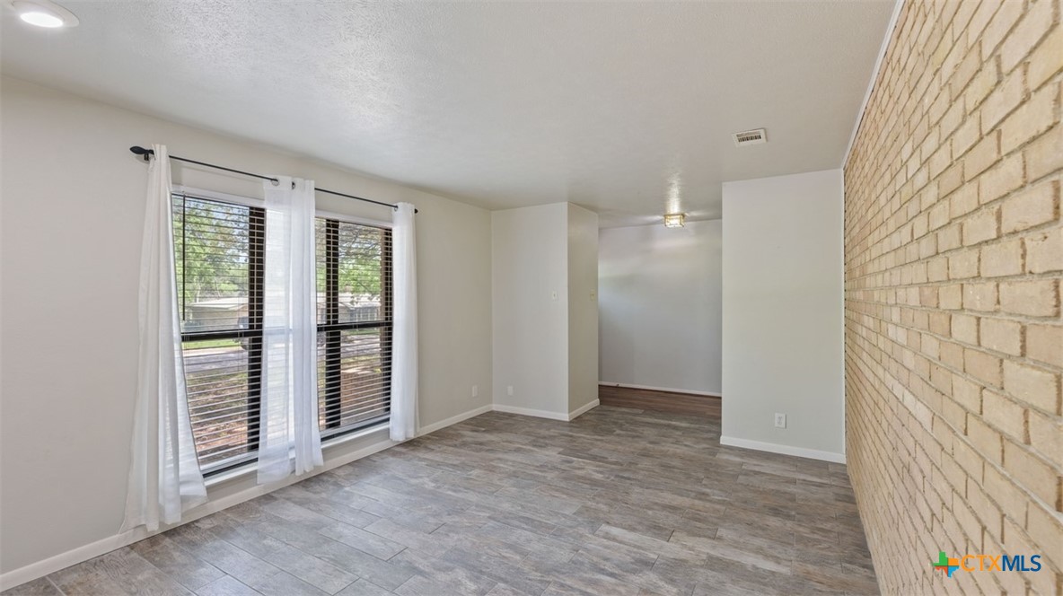 2406 Redwing Drive Property Photo 8