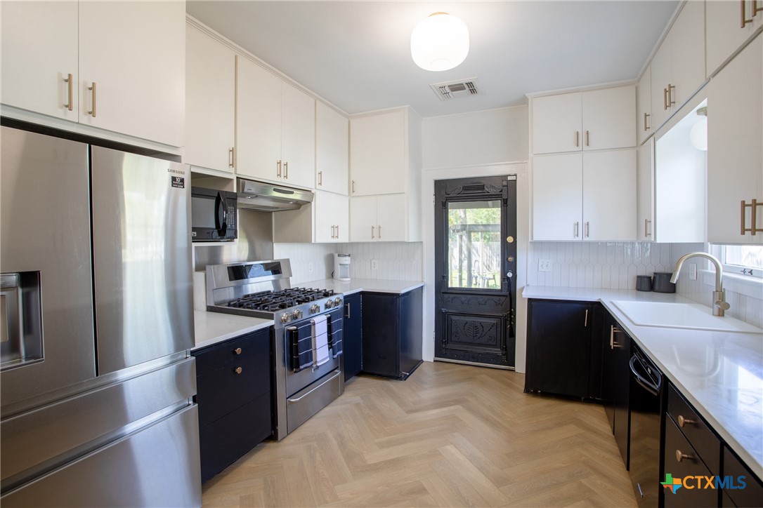 1403 N Glass Street Property Photo 12
