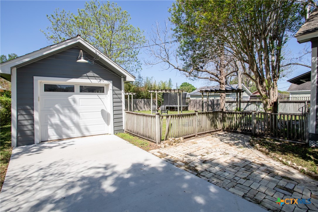 1403 N Glass Street Property Photo 28