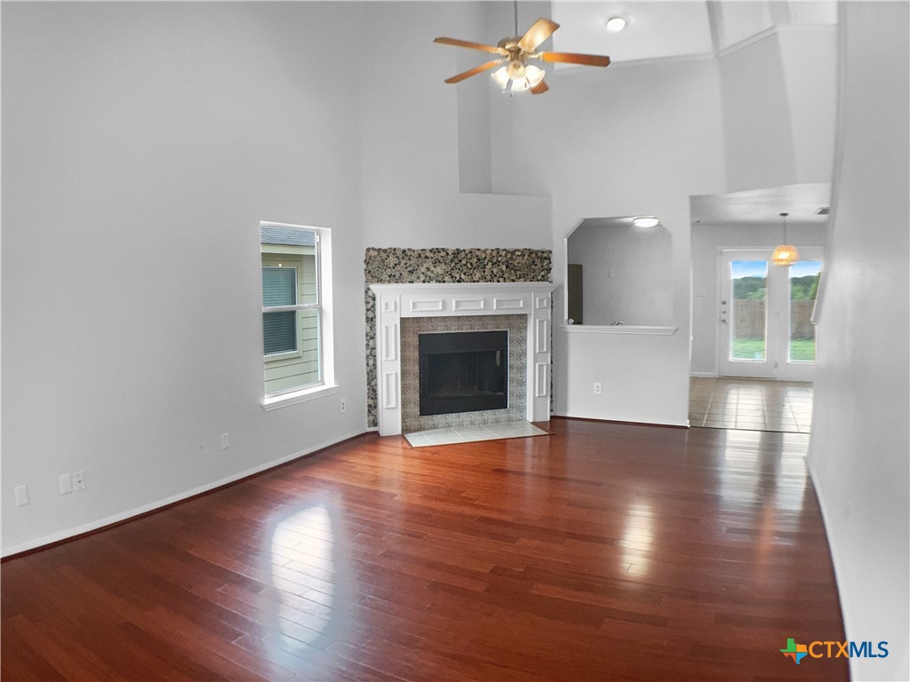 6502 Griffith Loop Property Photo 3