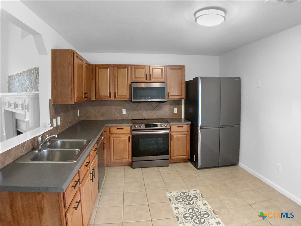 6502 Griffith Loop Property Photo 6