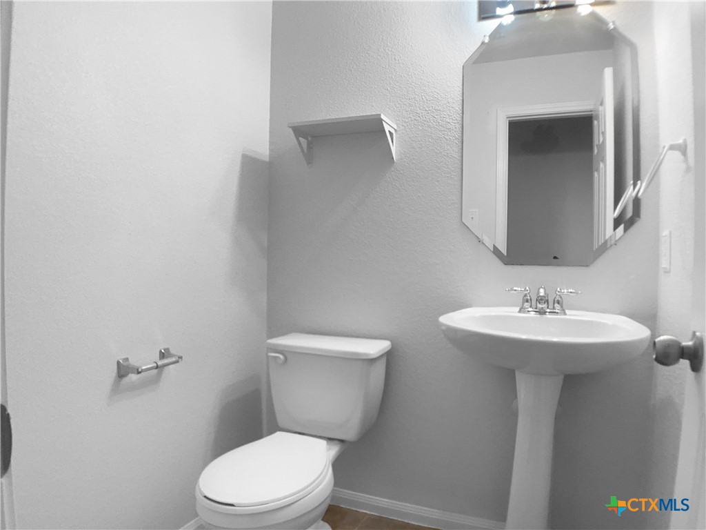 6502 Griffith Loop Property Photo 13
