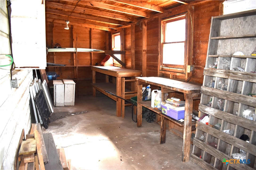 421 Fm 1600 Property Photo 33