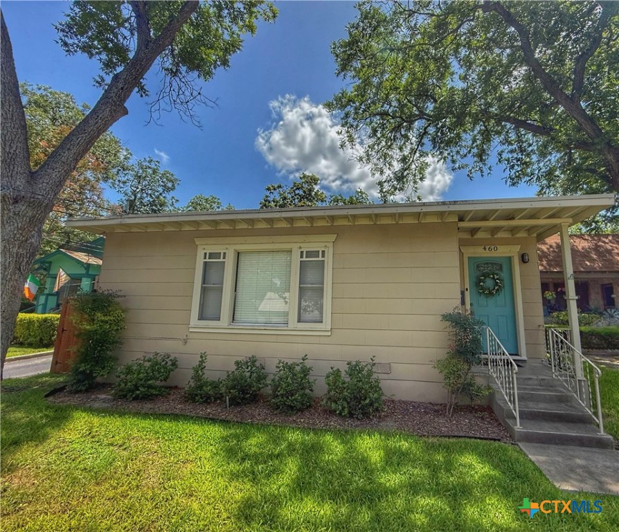 460 Comal Avenue Property Photo 1