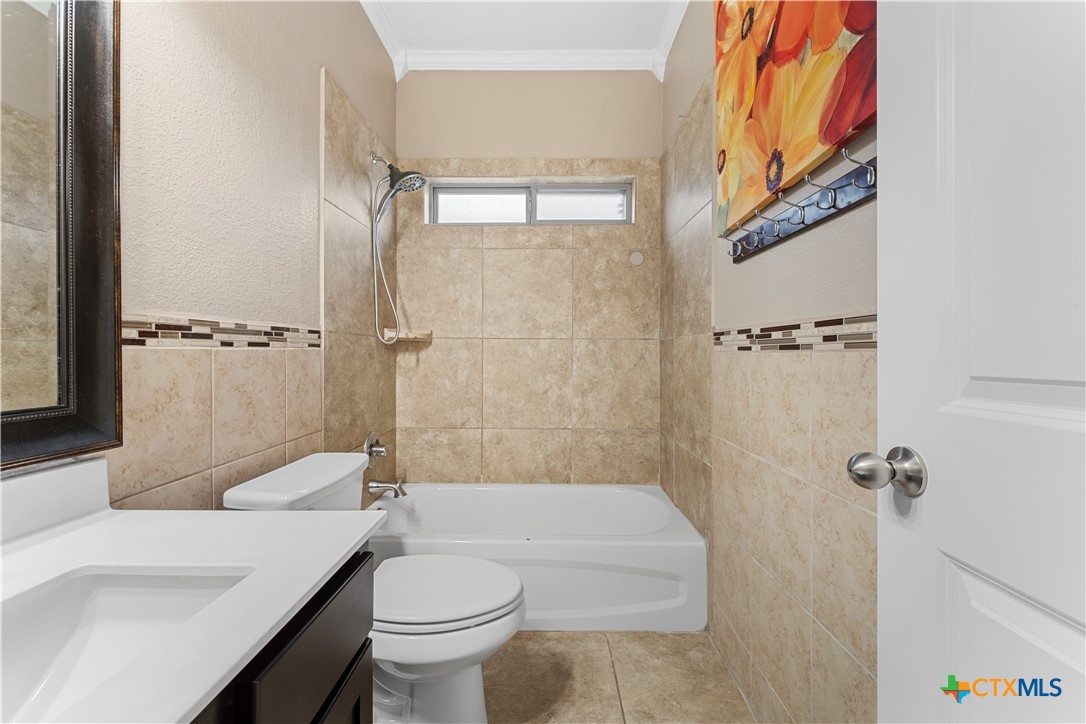 8013 Redbrush Property Photo 6