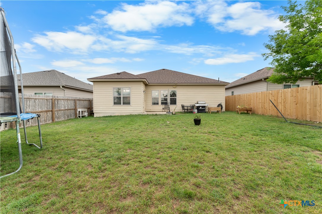 8013 Redbrush Property Photo 29